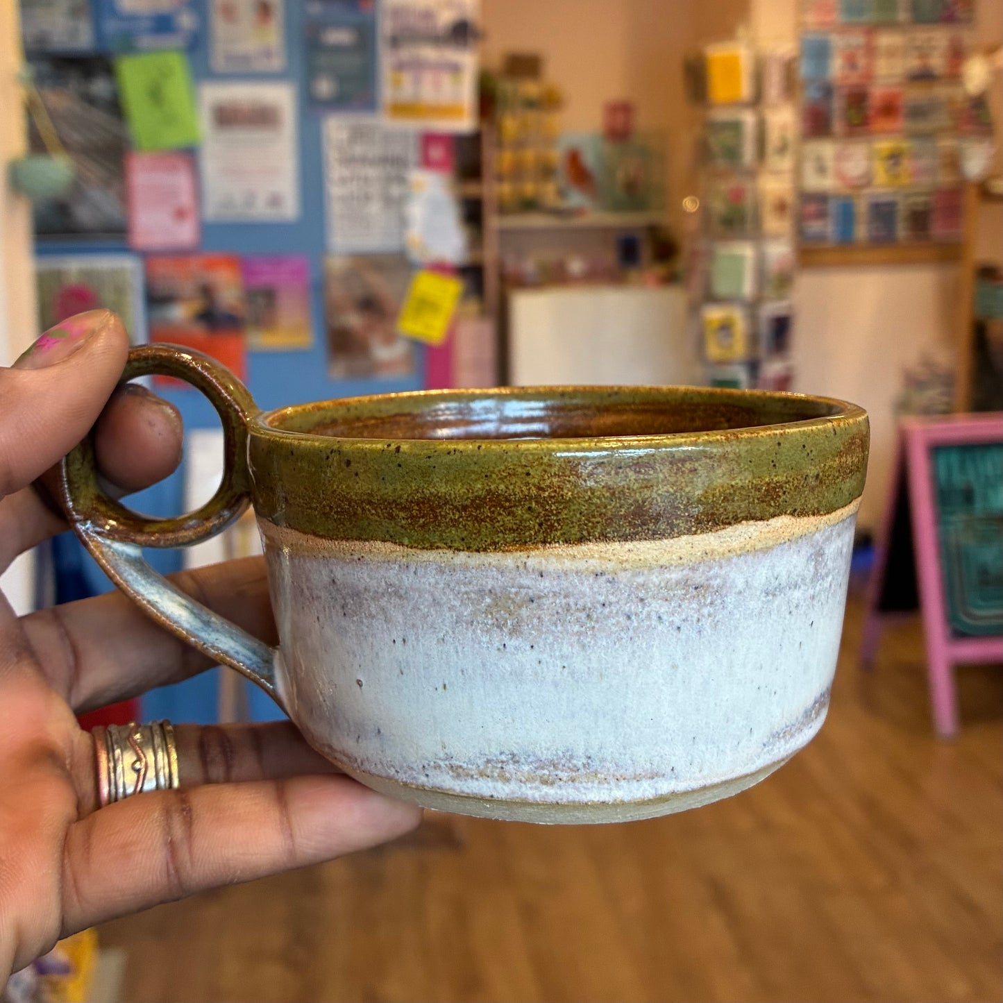 Caramel ceramic mug with roll handle