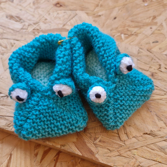 Knitted Frog baby booties