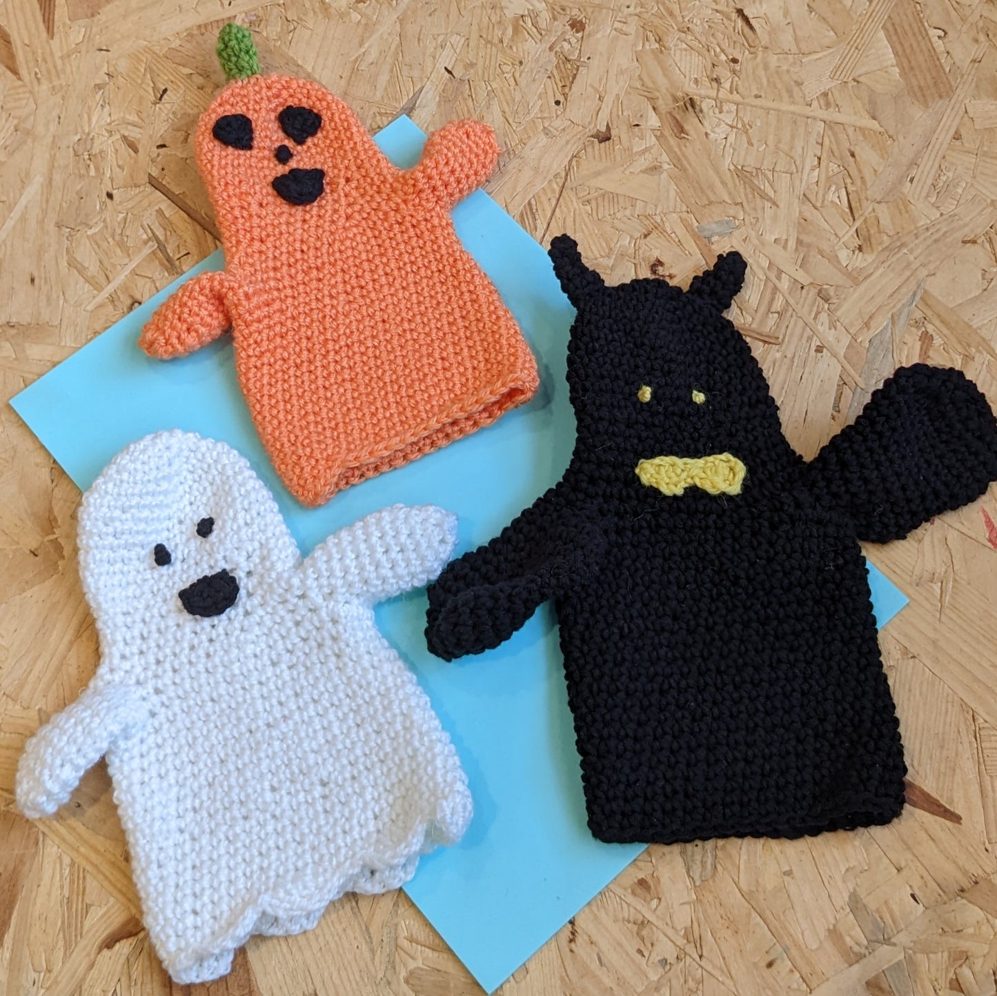 Spoopy puppet set