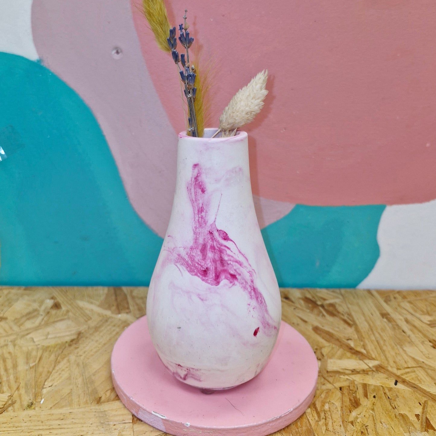 Bud vase in pink swirl