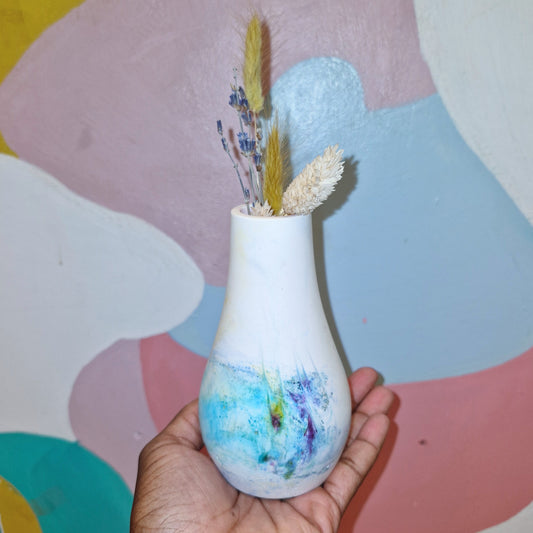 Bud vase in smudge pattern