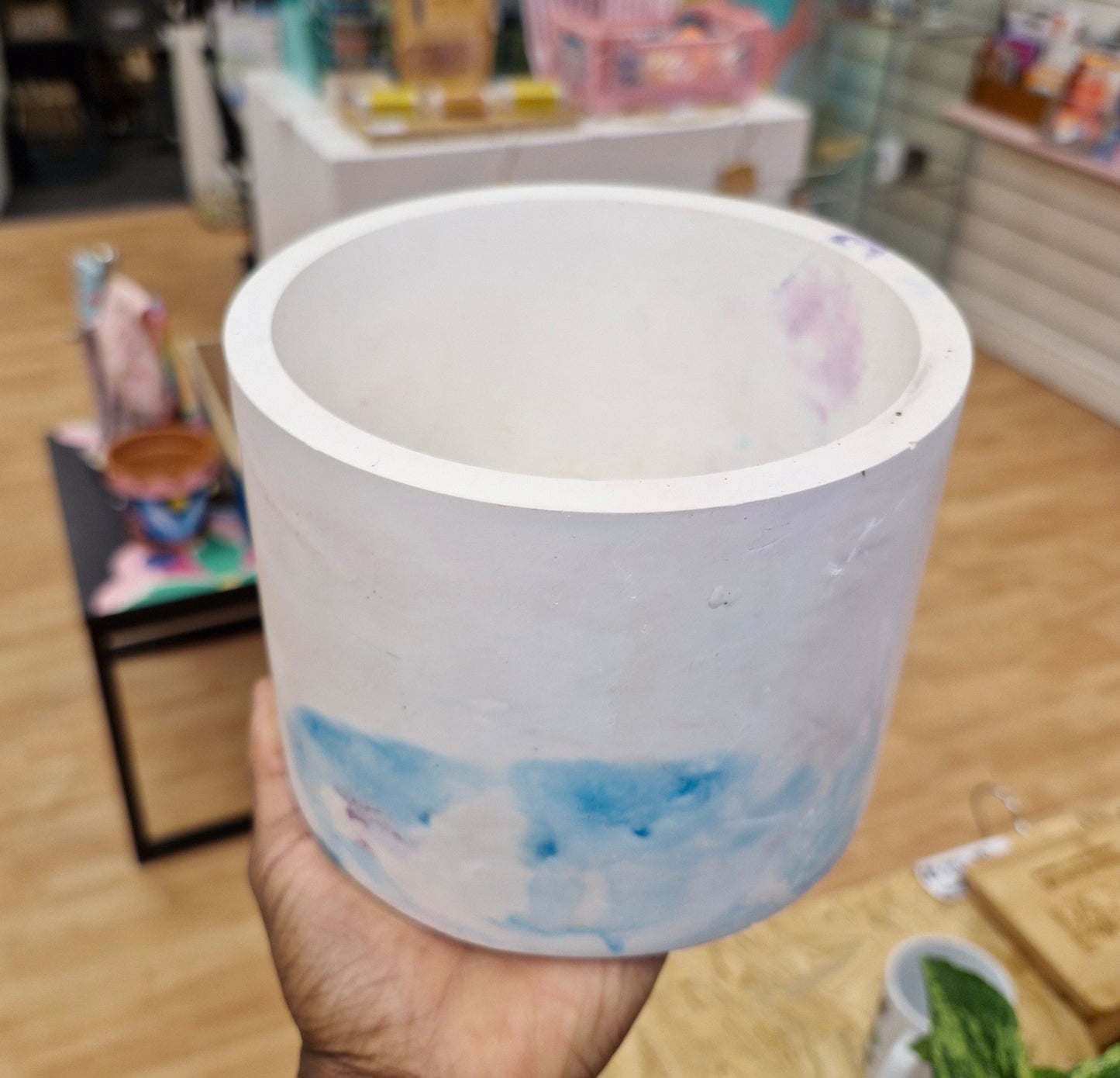 White and blue plant pot 15cm