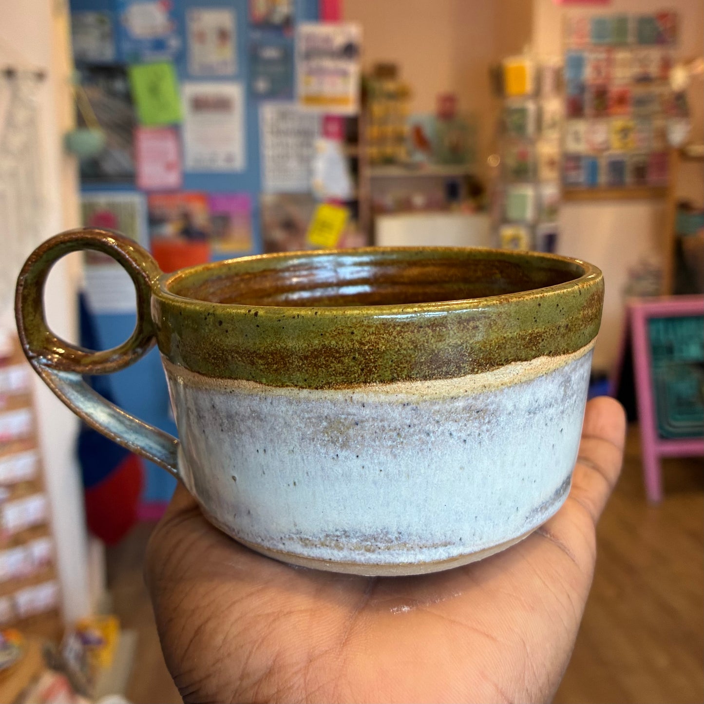 Caramel ceramic mug with roll handle