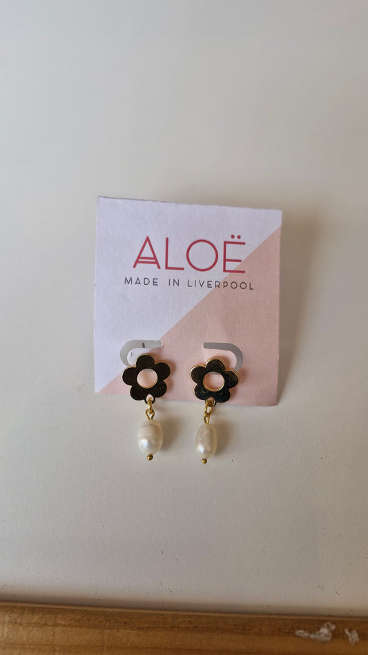 Gold and pearl flower earrings