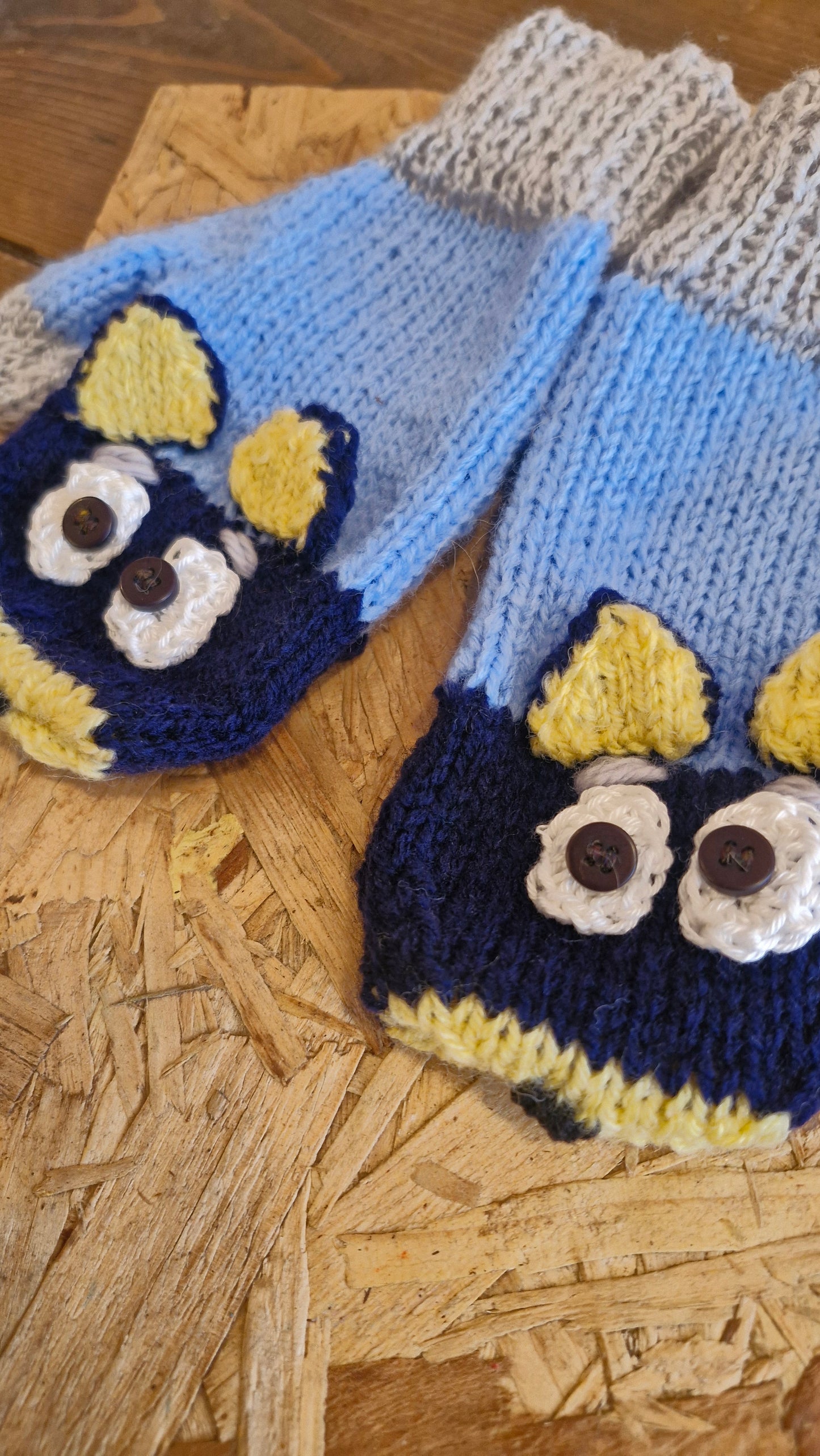 Bluey crochet mittens
