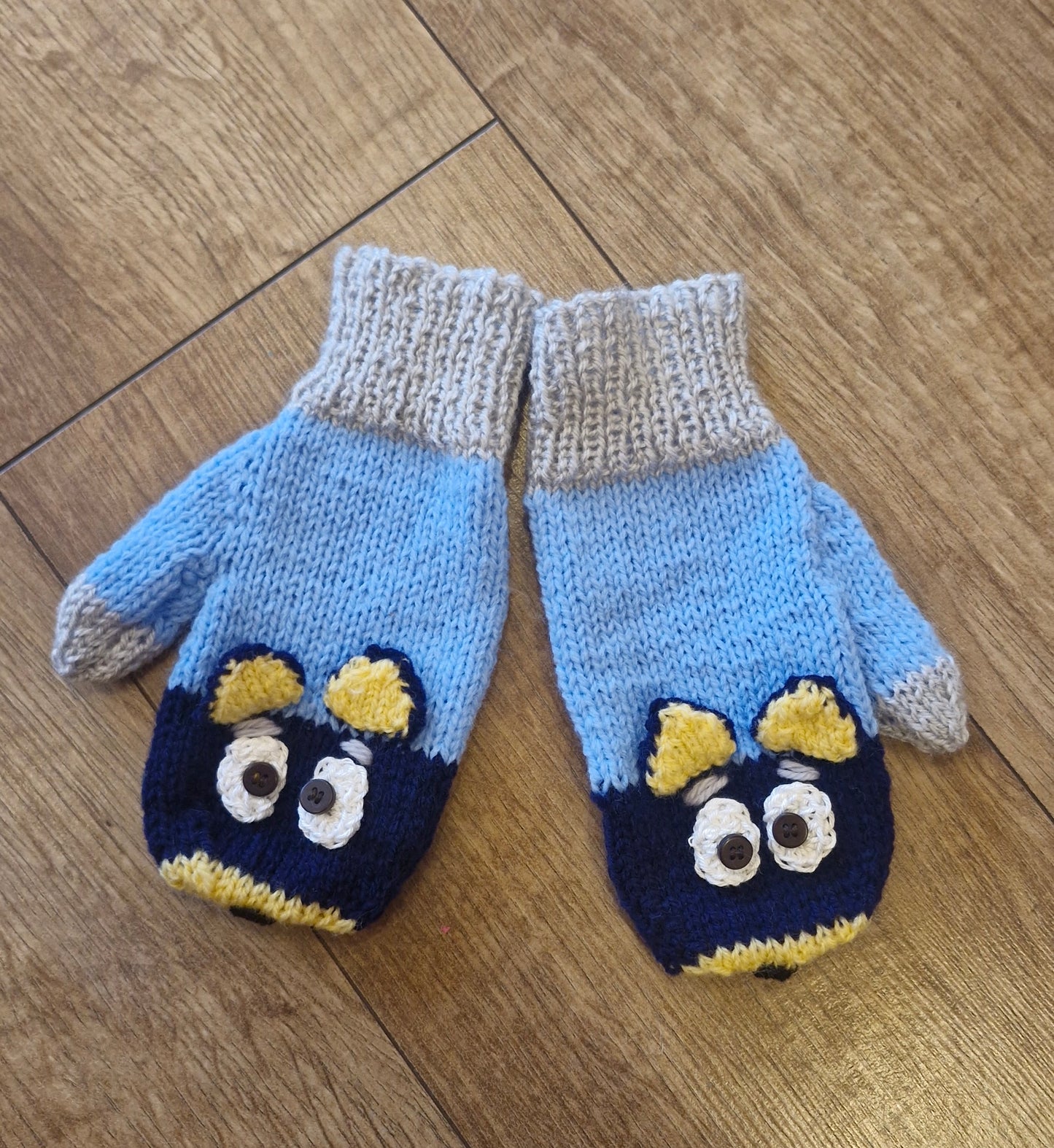 Bluey crochet mittens