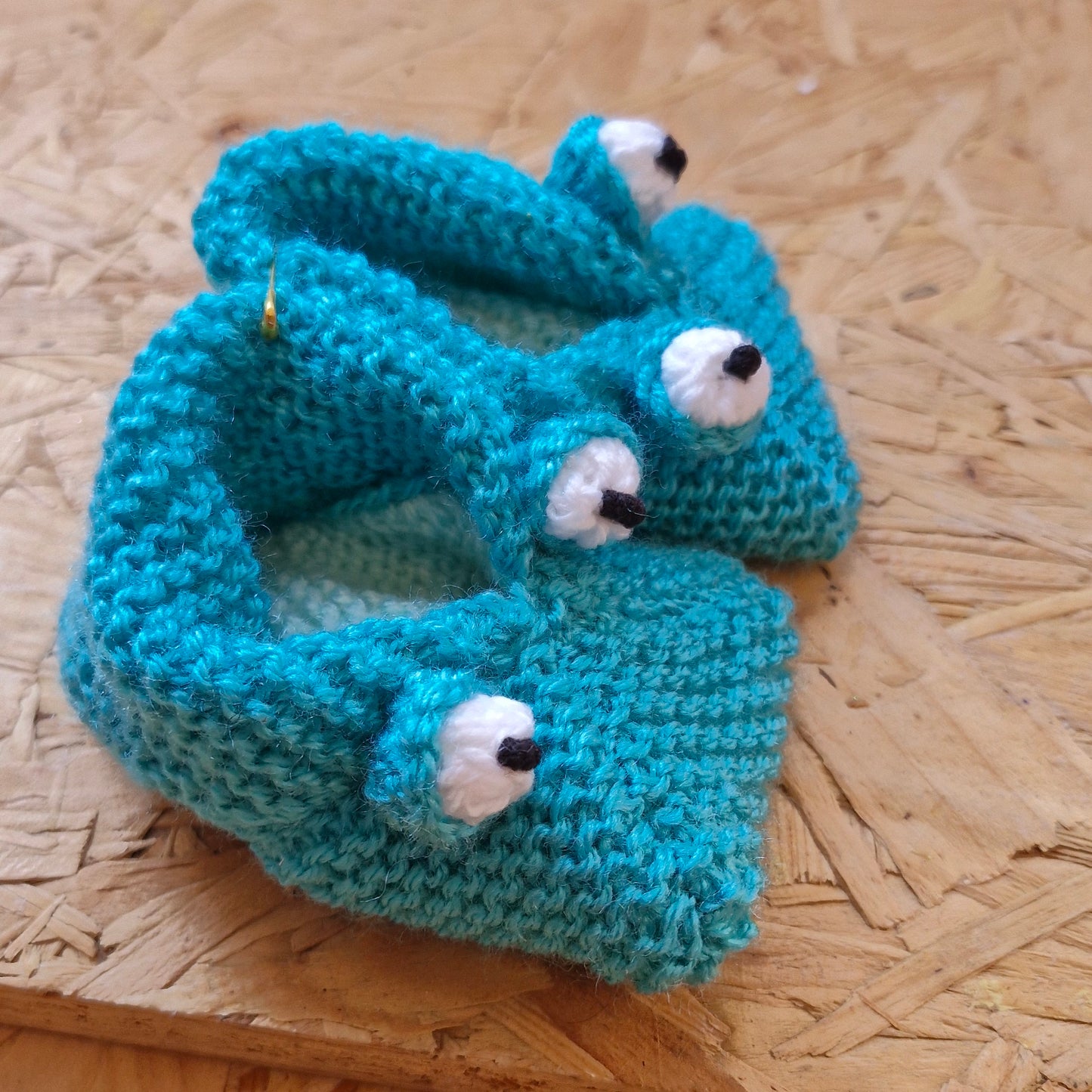 Knitted Frog baby booties